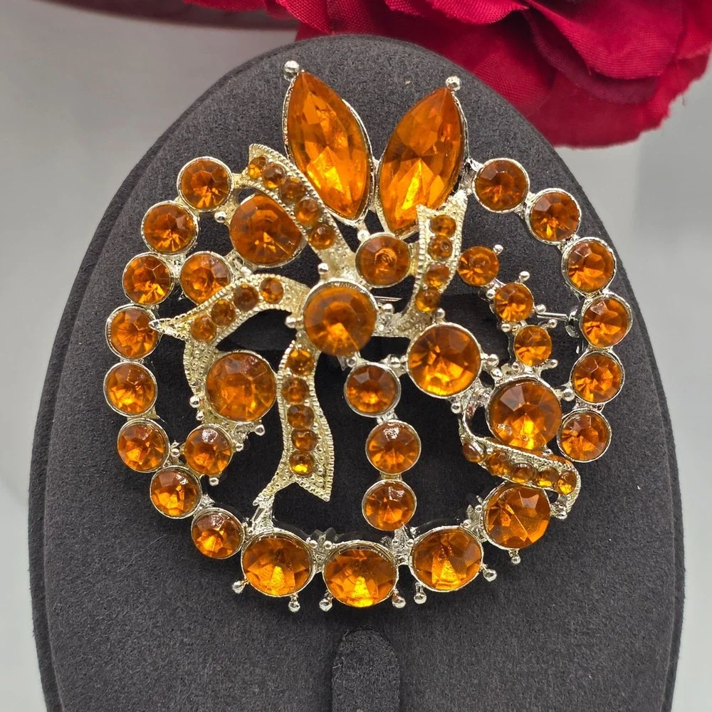 Sparkling‎ Orange Rhinestone Wreath Brooch Crystal Pin Round Floral Pendant Used